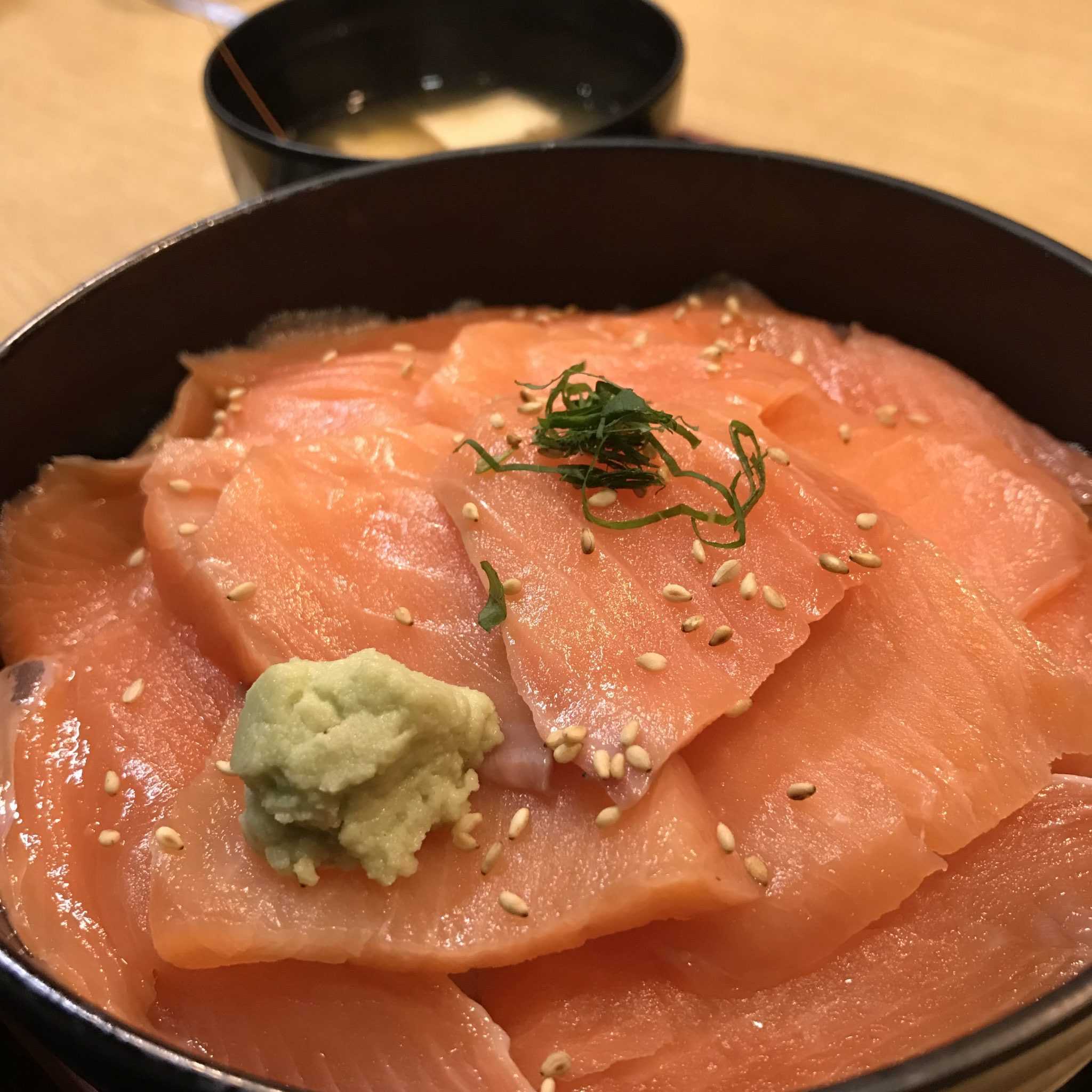 Fresh salmon on rice with miso soup