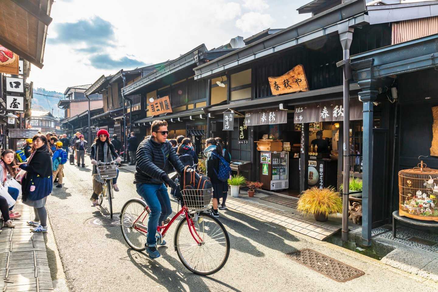 Should a license be required to ride a bicycle in Japan?