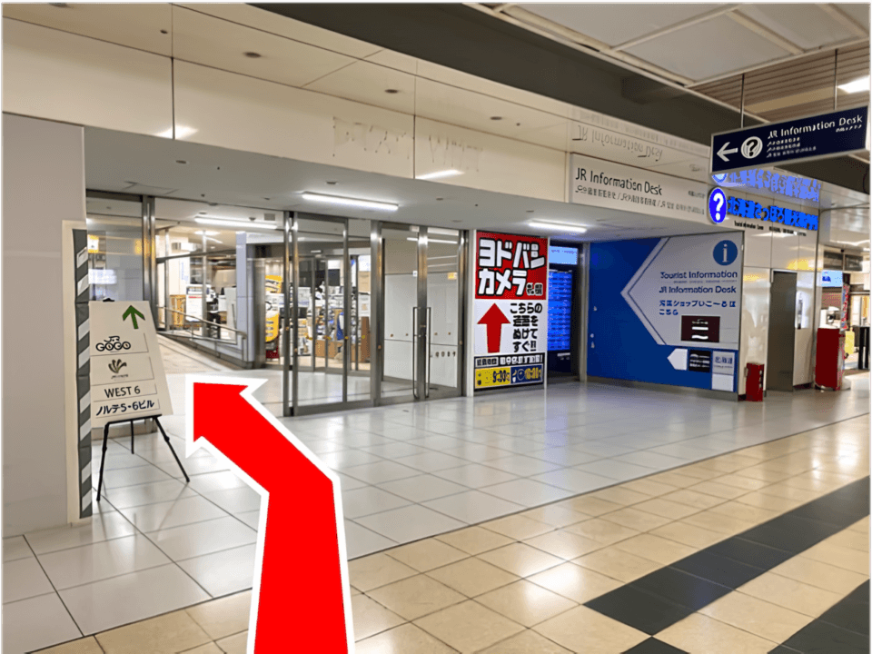 JR札幌駅の西改札口を出て「JR INFORMATION DESK」
左横通路を直進してください。
『ヨドバシカメラ』の宣伝が目印です。
