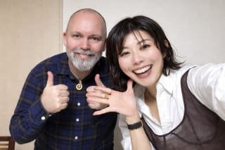 札幌の英会話スクールAGREATDREAMの講師と生徒が笑顔で写っている写真